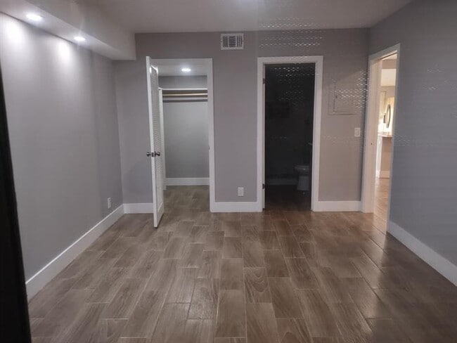 Building Photo - 5068 Rose Hill Dr Unit 103 Rental