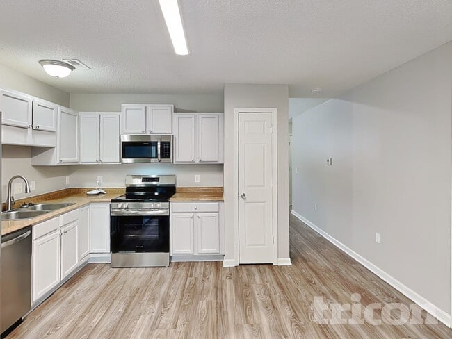 Photo - 979 Stinson Glen Ln