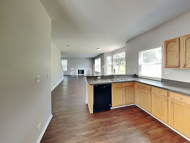 Photo - 772 Thompson Ave Casa