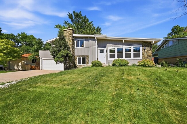 Building Photo - 9547 W Kentucky Dr