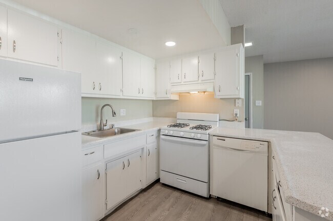 1BR, 1BA - Magnolia Court Apartments