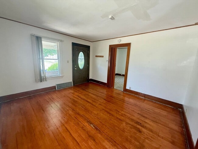 Building Photo - 3 Bed 1 Bath Single Family Home in Wausau