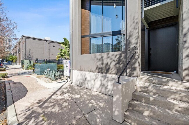 Photo - 213 N 12th St