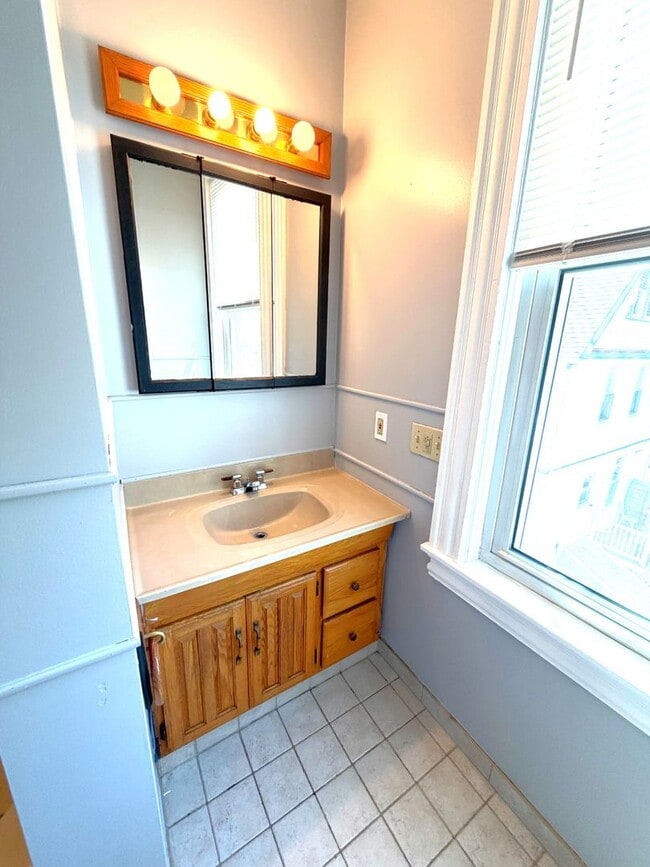 Photo - 395 S Main St Unidad 2