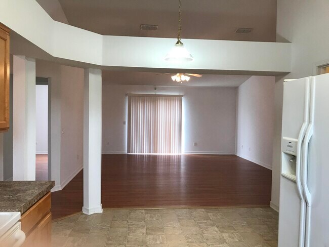 Photo - 294 Limestone Cir