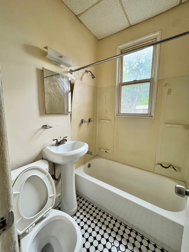 391 Forrest St 2 - 387 Forrest St Unit 2