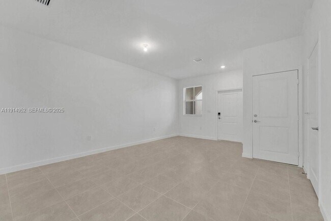 Photo - 2558 SE 27th Dr