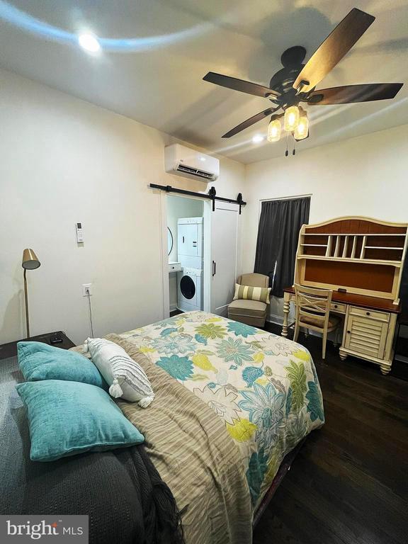 Photo - 420 Woodford St