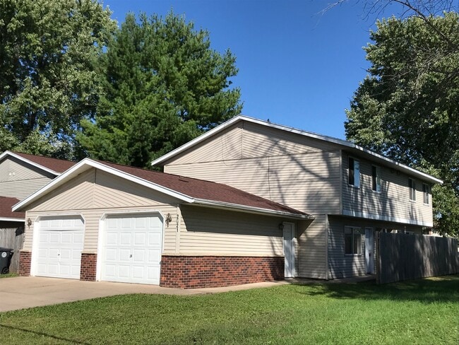 Building Photo - 2015 Miller St Rental
