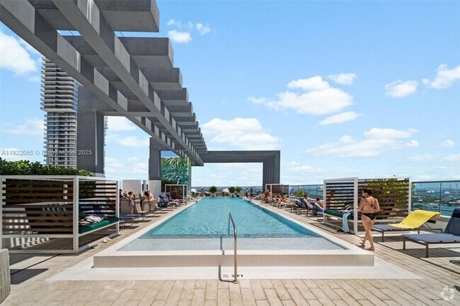 Building Photo - 2150 N Bayshore Dr Unit 211 Rental
