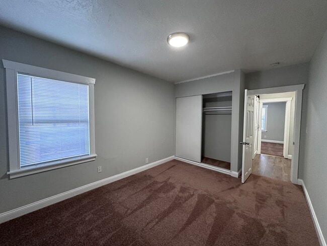 Photo - 2 bedroom House in Oakland - Available Now!