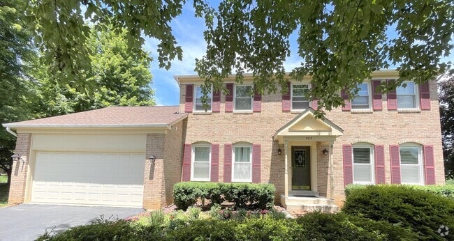 Building Photo - Leesburg Country Club 4 Bed 3.5 Bath SFH F... Rental