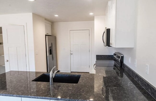 Photo - 917 N 100 W Townhome