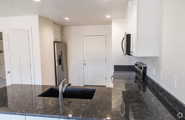 Building Photo - 917 N 100 W Rental