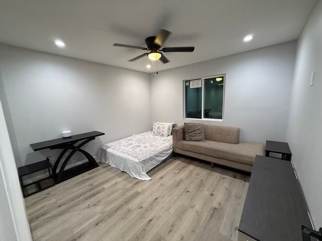 Photo - 7600 Coldwater Canyon Ave