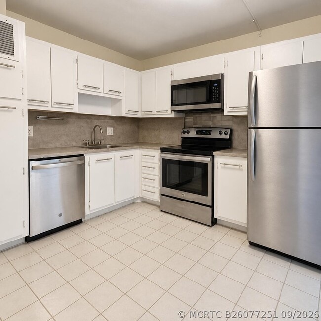 Photo - 2851 NE 183rd St Unit 914e