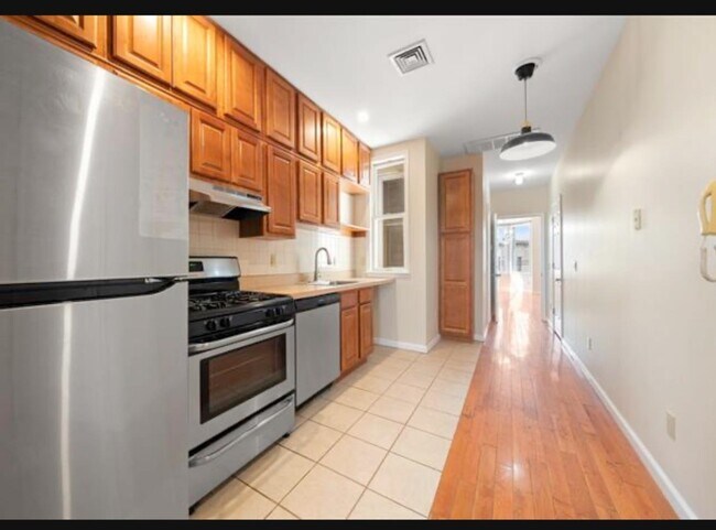 Photo - 54 Monitor St Unidad 4A