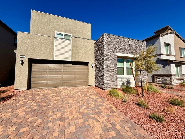 Building Photo - 4 BED 3.5 BATH 2 CAR GARAGE HOME w/ LOFT, ...