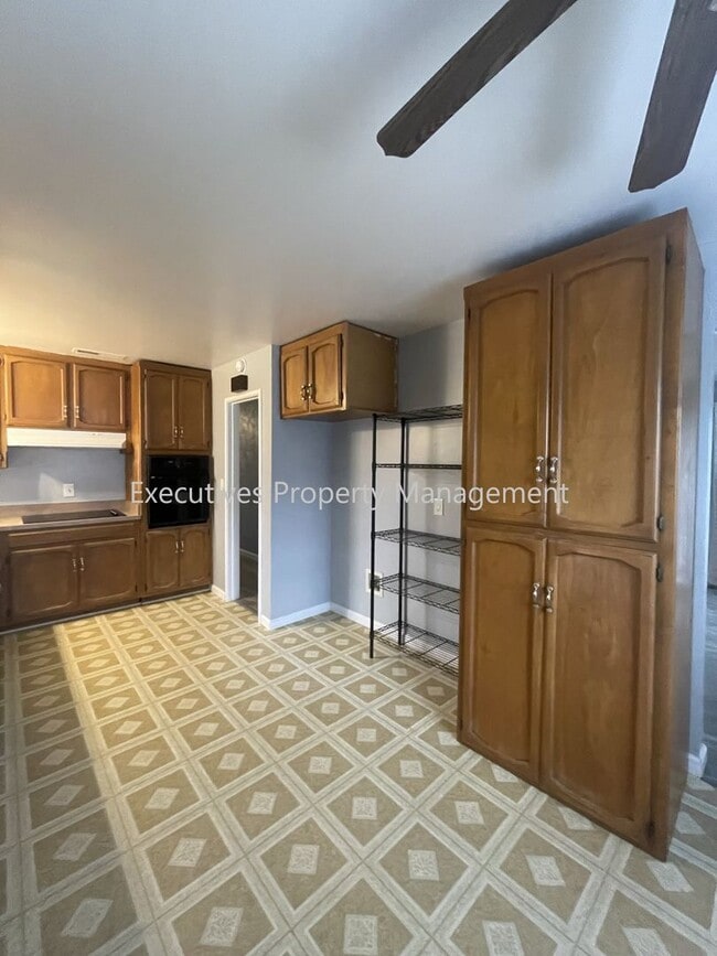 Photo - 1271 Spruce Ave