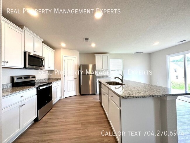 Photo - 512 Hawley St