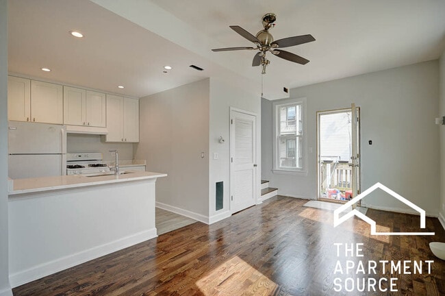 Building Photo - 1341 W Fletcher St Unit CH