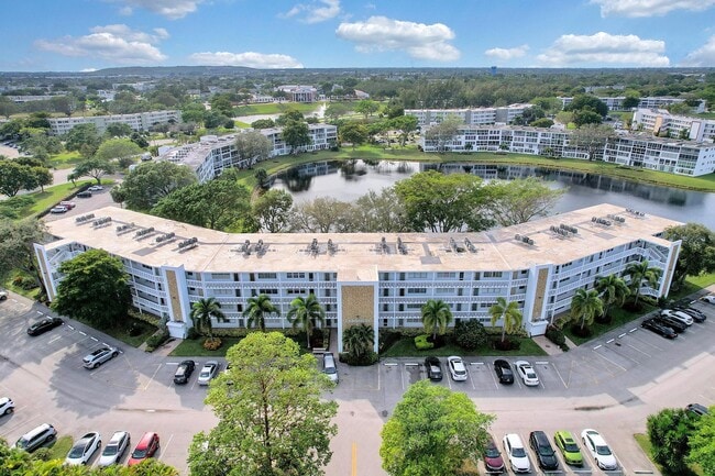 Building Photo - 1056 Cambridge C
