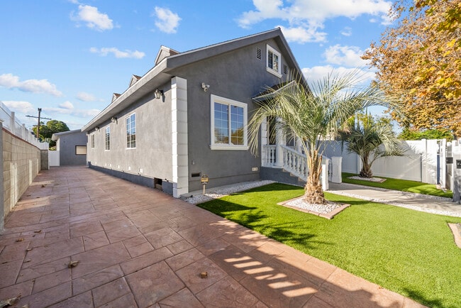 Photo - 6223 Simpson Ave