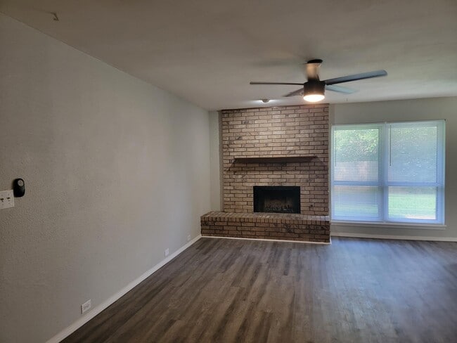 Photo - 2817 Franklin Dr