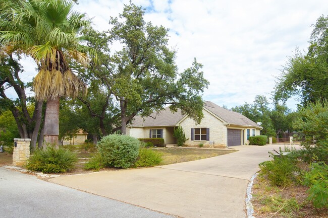 Located in The Heart of Lakeway!!! - Located in The Heart of Lakeway!!! House