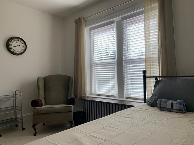 Photo - 233 E Main St Unidad Room