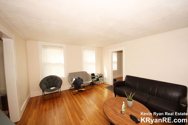 Nicely updated, sunny 3 bed in Waltham wit... - Nicely updated, sunny 3 bed in Waltham wit... Casa