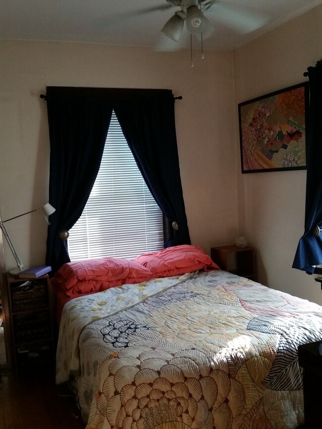 Photo - 1555-1557 W Diversey Pky