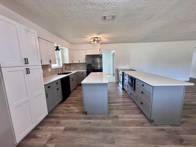 Photo - 108 Lakeshore Dr