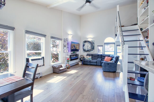 Photo - 32 Pine St Unit APT 27