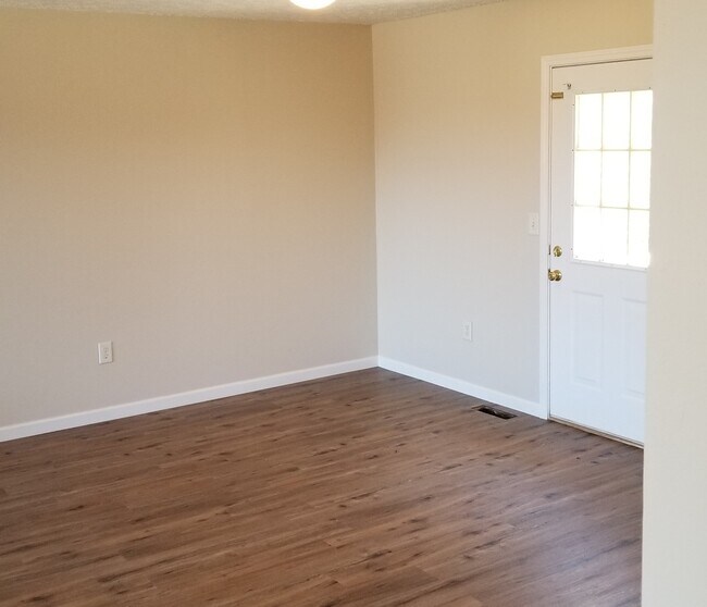 Photo - 558 Shellbark Rd