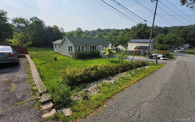 Building Photo - 8 Orchard Lake Dr