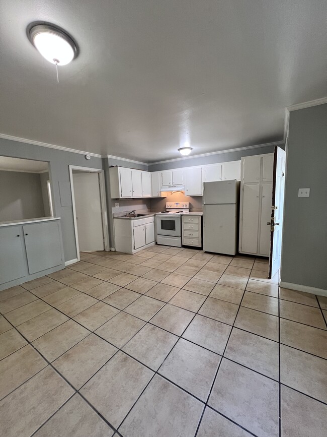 Building Photo - La Villa Rental