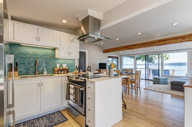 Photo - 8232 SW Hawthorne Ln