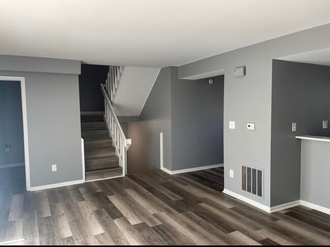 Photo - 101 Kingsway Ct