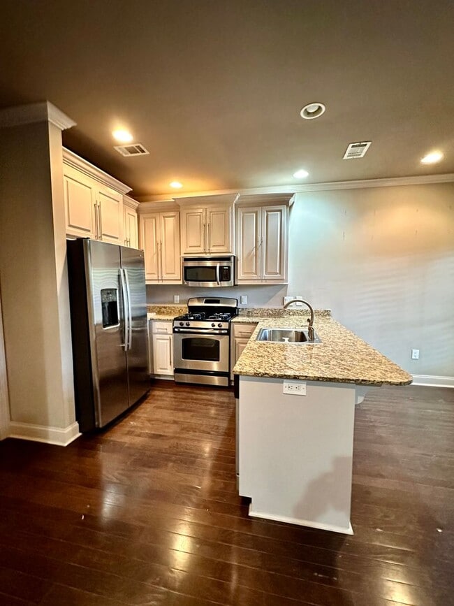 Photo - Beautiful 2 Bed/ 2.5 Bath Townhome In Gate...