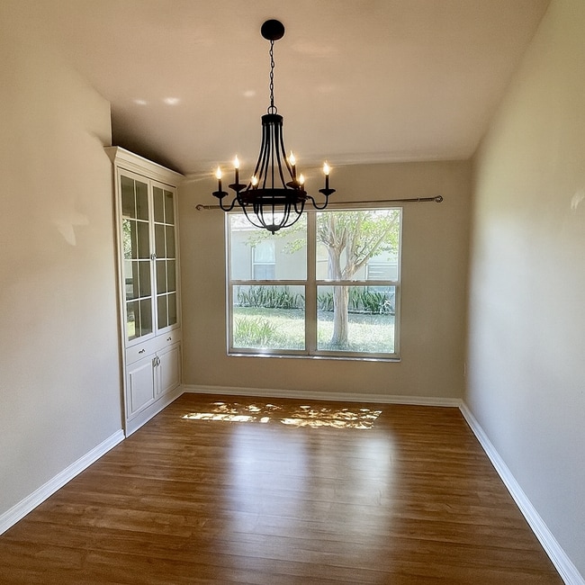 Photo - 4707 Wessex Way