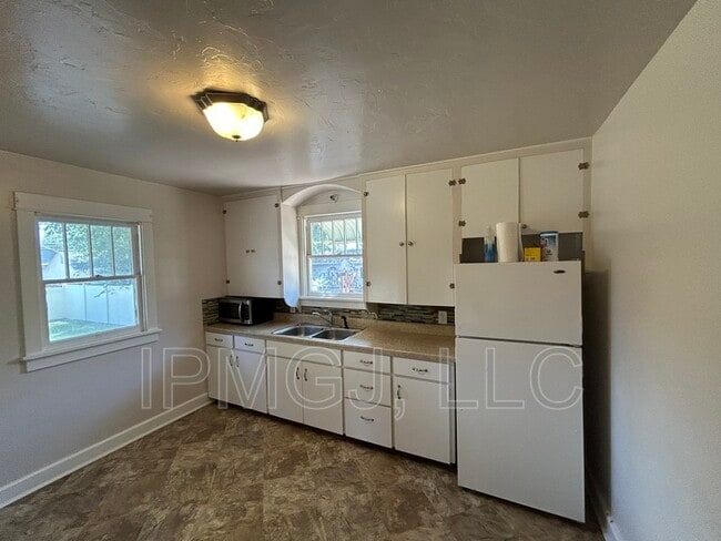 Photo - 935 Teller Ave