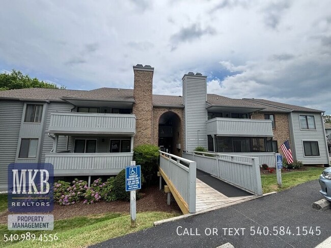 Building Photo - 2527 Gate House Lane-