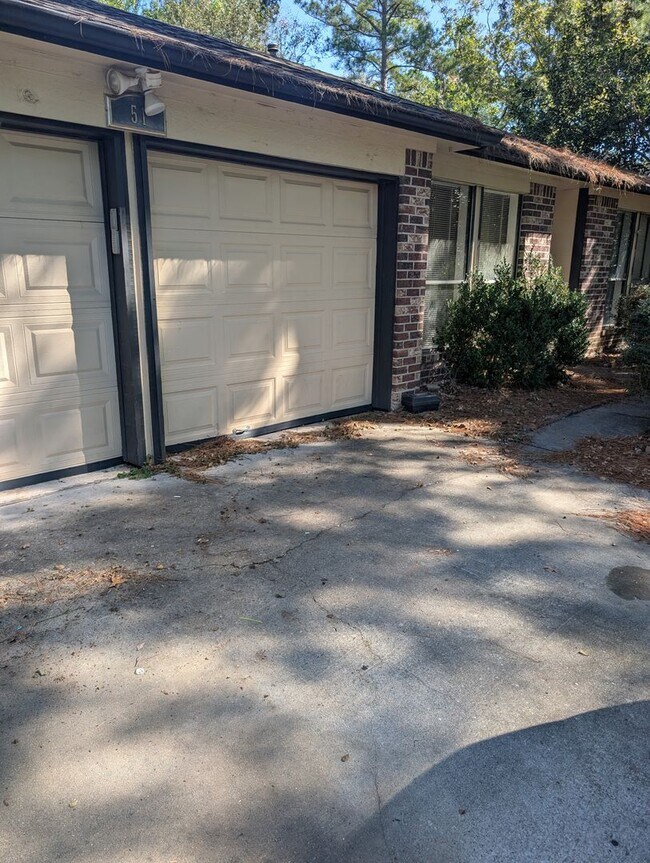 Building Photo - 3BR SFR w/ Garage & In-Unit Laundry in The Woodlands