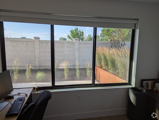 Building Photo - 44 W Iko Ave Rental