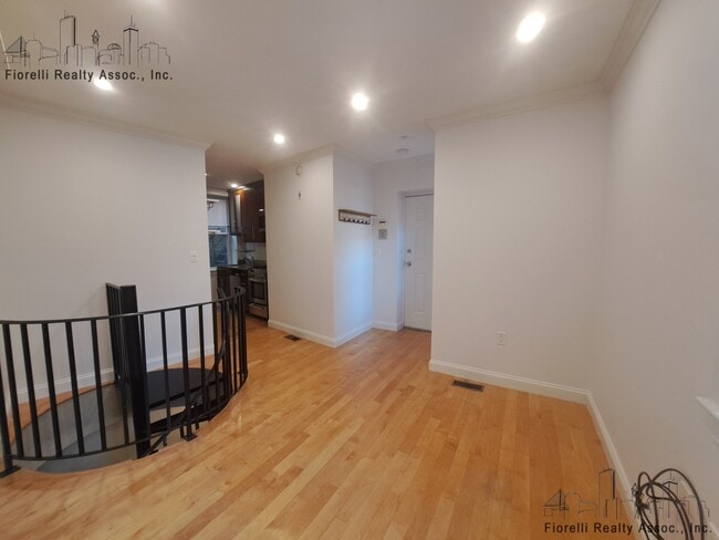 Building Photo - 101 Prince Unit 9