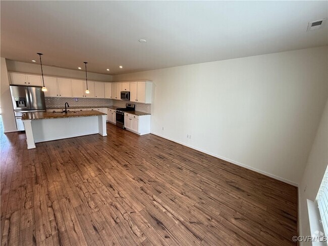 Building Photo - 6604 Wy Pt Dr Rental