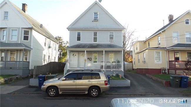 Building Photo - 210 Smith St