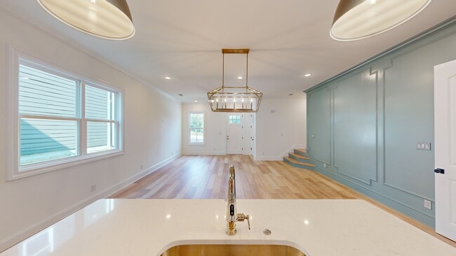 Photo - 226 McCowat St