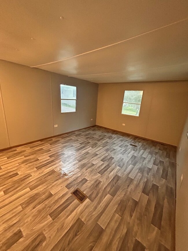 Building Photo - Rent To Own- 1 bed 1 Bath Mobile Home Unit Lot 12